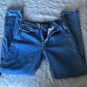 Levi’s 501 straight leg Women’s jeans size 27 medium wash